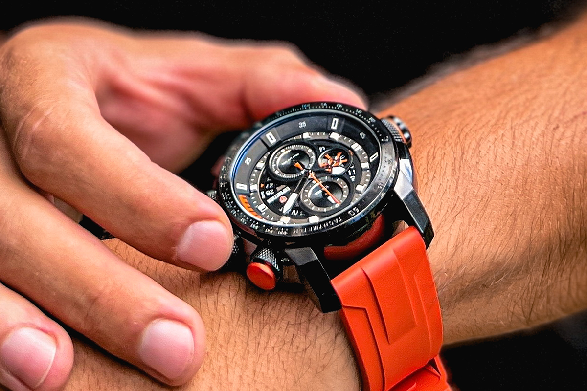 Do You Wear a Left or Right Watch?&nbsp;There's a Meaning!&nbsp;